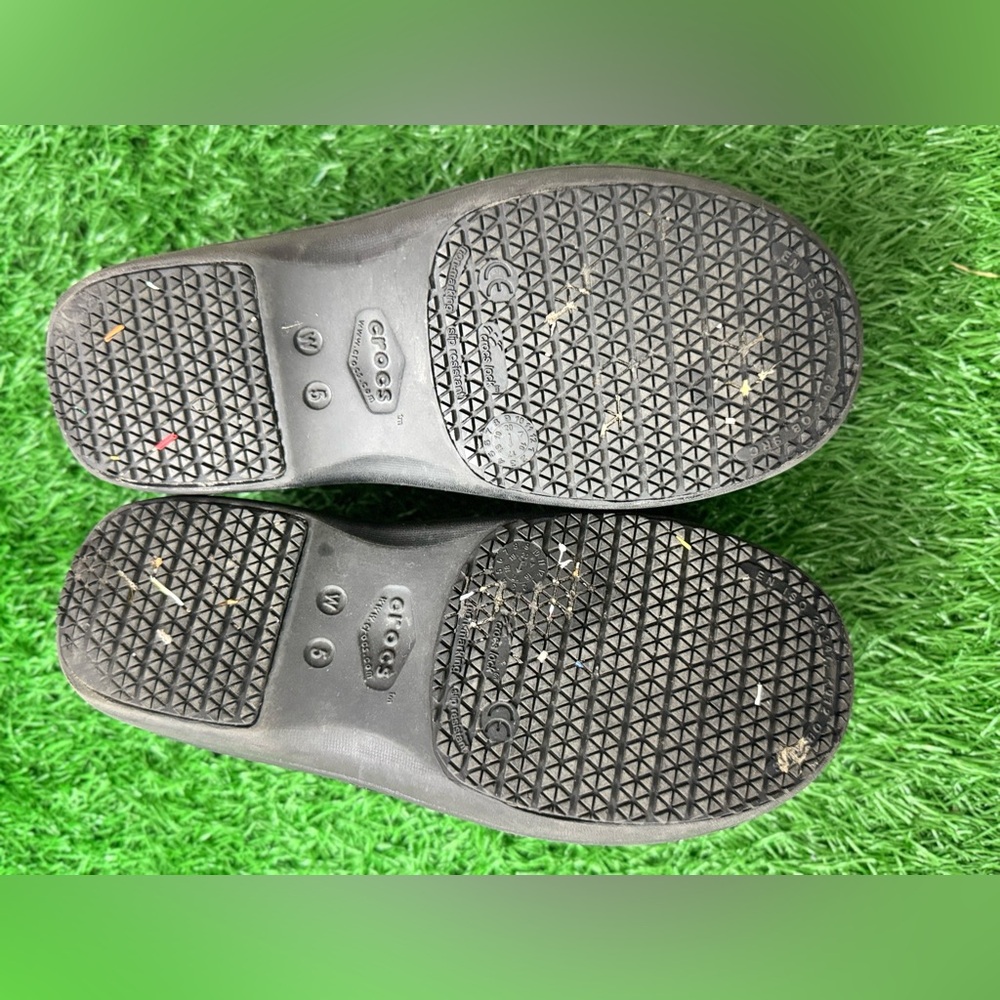 Women’s Crocs for Work‎ Size 5